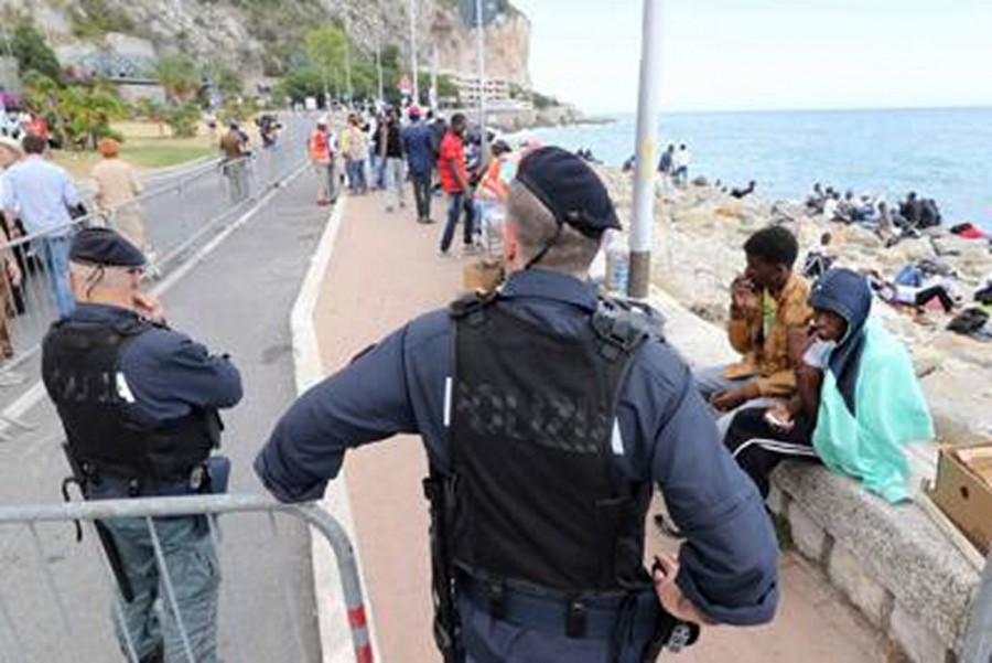 Migranti, poliziotto morto d&#039;infarto a Ventimiglia. Toti chiede intervento governo