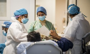 Las infecciones y las víctimas están disminuyendo en Italia, pero las hospitalizaciones en cuidados intensivos están aumentando
