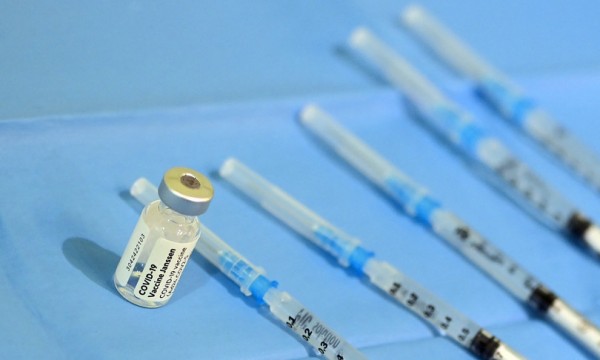 Ema: &quot;Con la variante Omicron i vaccini continueranno a proteggere&quot;