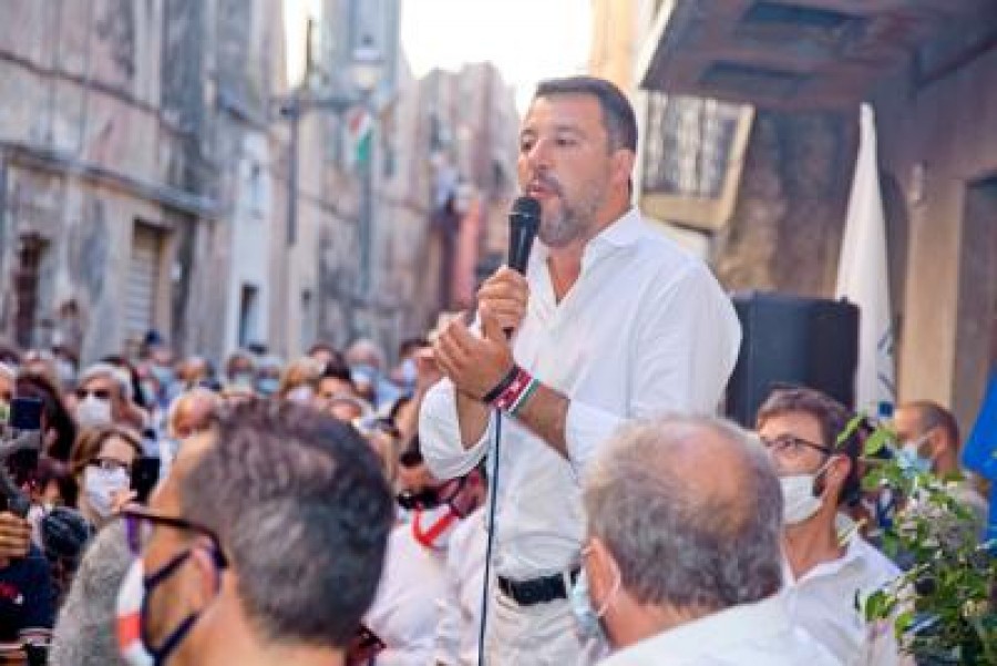Migranti, Salvini: &quot;Denuncio il governo&quot; &quot;Follia rinvio voto, a qualcuno virus conviene&quot;
