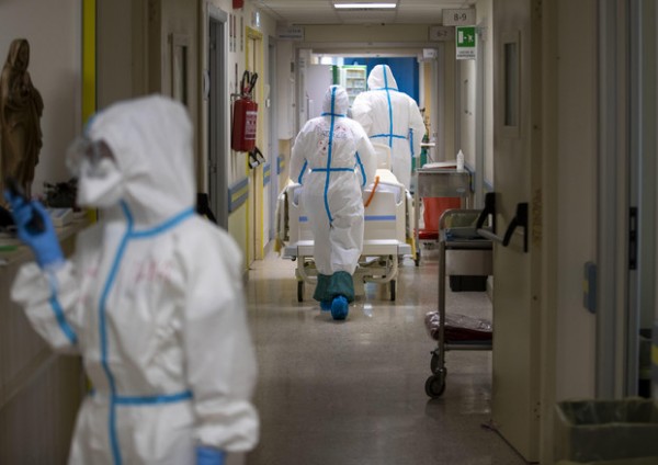 Coronavirus in Italia, 31.758 nuovi contagi e 297 morti. Convocata una riunione urgente del Cts