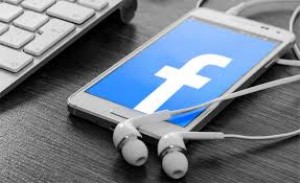 Facebook se adentra más en la música y firma acuerdo con Warner Music