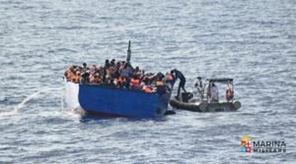 Migranti, Gentiloni contro l’Europa: “Basta girare la faccia” . Pronti a chiudere i porti