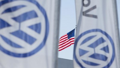 VW exec &#039;arrested in US&#039;, British drivers sue over emissions scandal