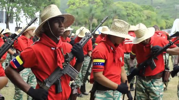 Maduro pide a Asamblea constituyente reconocer milicias como parte de Fuerzas Armadas