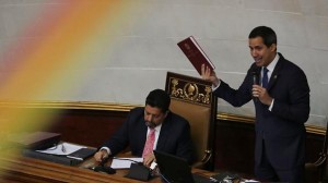 I chavisti tornano in parlamento con Presidente Juan Guaidó