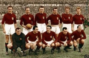 El Torino fue el equipo que dominó el fútbol en los años 40. En Italia había ganado 5 campeonatos de Liga consecutivos entre 1943 y 1949