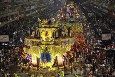 Carnaval de Río calienta motores con gran desfile en Copacabana