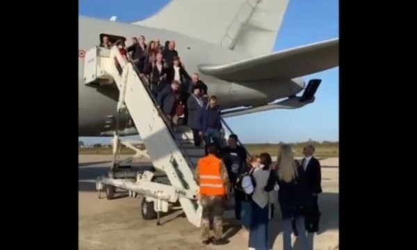 Duecento italiani rimpatriati da Israele. &quot;Tanta paura ma ci siamo sentiti sicuri&quot;