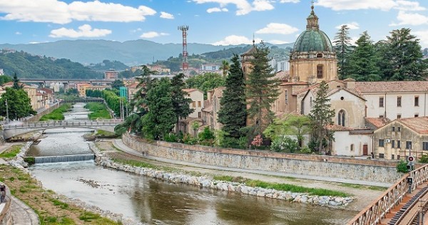 Cosenza, llamada también ciudad de los “bruzi” o&quot;Atenas de Calabria&quot;