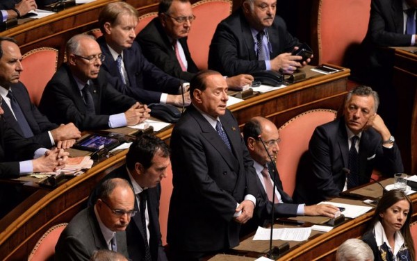 Silvio Berlusconi prende la parola al Senato e conferma, a sorpresa, il voto di fiducia al governo Letta foto internet