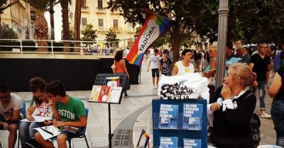 Taranto - Come ogni sabato, Arcigay in piazza contro ogni forma di discriminazione