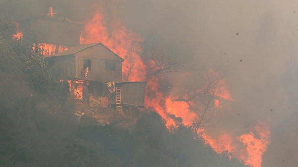 Cile: brucia Valparaiso, il secondo porto del Paese e a l&#039;Araucanía incendiano le chiese