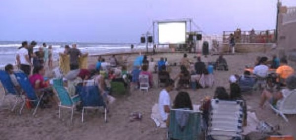 Spagna, terrore in spiaggia: pesce manda all&#039;ospedale una bagnante