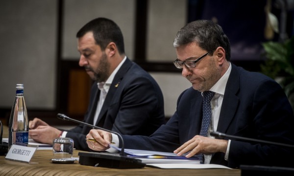 Salvini dice no allo spezzatino su Tim. Giorgetti è prudente