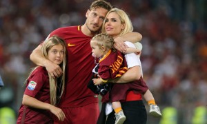 Francesco Totti e Ilary Blasi con due dei tre figli