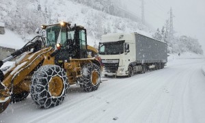Penisola sferzata dal maltempo. La neve paralizza l&#039;Alto Adige: treni fermi e 50 strade chiuse