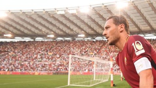 Roma despidió al Capitán Eterno