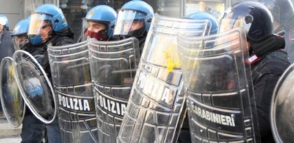 Paoloni del Sap risponde alla Senatrice De Petris (LeU): «I corsi di non violenza servono per i manifestanti»