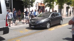 Taranto - Renzi arriva blindato in una città blindata, in mezzo ai fischi
