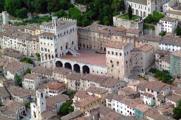 Gubbio ciudad medieval maravillosa de Umbría