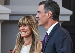 Il premier spagnolo Pedro Sanchez e la moglie Begona Gomez
