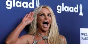 Britney Spears dice a sus fans que todo está bien