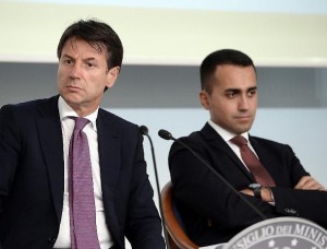 Denuncia contra el gobierno italiano de Giuseppe Conte, y seis ministros