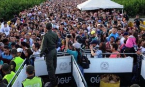 Alcalde de Bogotá propone una “visa especial y cédula” para migrantes venezolanos