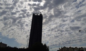 La Torre dei Moro, bruciata a Milano, potrebbe essere abbattuta
