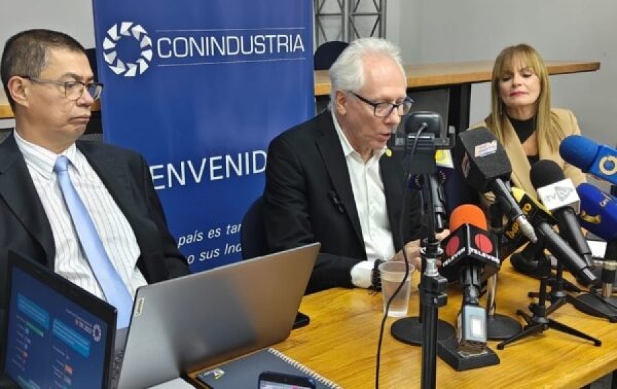 rueda de prensa del italo venezuelano Luigi Pisella, presidente de Conindustria Venezuela