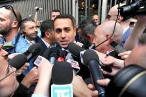 Di Maio: &quot;2 giugno manifestazione a Roma&quot; Di Battista: &quot;Sul Tesoro il Quirinale mente&quot;