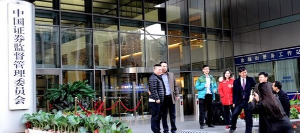 Dopo i &#039;rinoceronti grigi&#039;, in Cina è caccia (finanziaria) ai &#039;coccodrilli&#039;