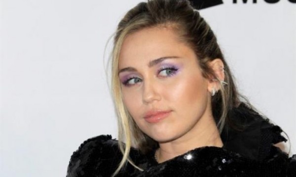 Miley Cyrus se dirige a los presidentes de España e Italia por el coronavirus