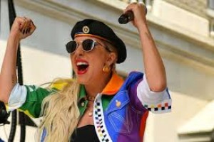Lady Gaga enciende acto por derechos Lgbt en aniversario de Stonewall en Nueva York