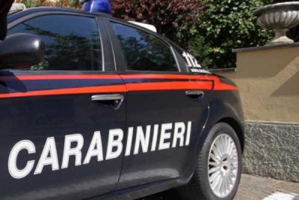 Catania, mamma lega figlia al seggiolone e la lancia contro l&#039;auto dell&#039;ex