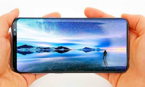 Deleite sus ojos con la pantalla deslumbrante del Galaxy S10