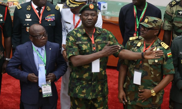 Il commissario alla Sicurezza dell&#039;Ecowas e i capi di Stato maggiore di Nigeria e Ghana