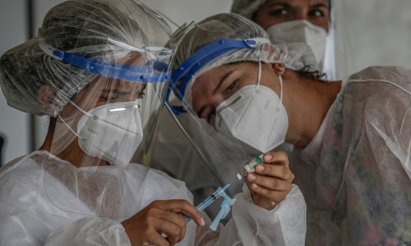Coronavirus in Italia: 13.908 nuovi casi e 316 morti, il  tasso di positività cala al 4,55%: bollettino 12 febbraio