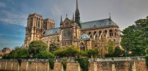 Notre Dame, quella ferita nel cuore dell&#039;Europa ci appartiene, la ricostruiremo