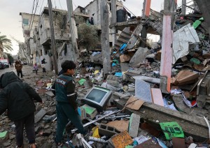 Edifici distrutti dai raid israeliani a Rafah