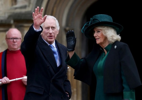 Re Carlo e la regina Camilla alla messa di Pasqua