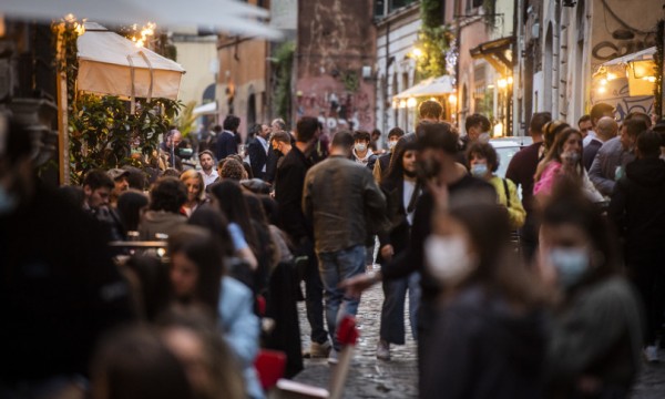 Pressing del centrodestra e Iv su riaperture e stop al coprifuoco