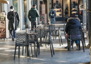 Covid: Italia lunedì quasi tutta gialla, 5 regioni arancioni