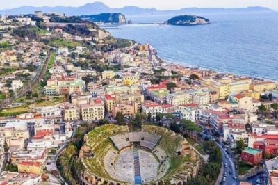 Pozzuoli  los Campos Flégreos y su  famosa bahía