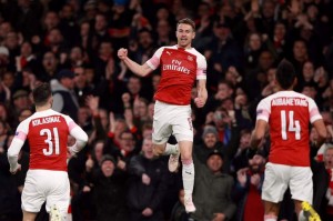 Triunfos del Arsenal y Chelsea