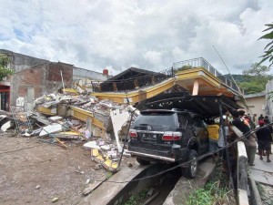 Terremoto in Indonesia, almeno 35 morti e centinaia di feriti