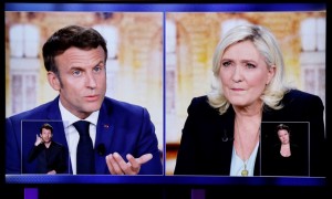 Ultimo giorno di campagna elettorale in Francia, rush finale Macron-Le Pen