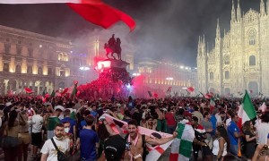 La gioia in tutta l&#039;Italia per il successo degli Azzurri dopo 53 anni
