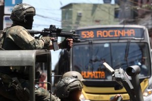 Vista de una calle en Roscinha, la favela más grande de América Latina 
